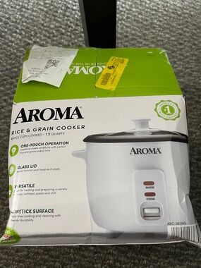 Roma White Rice & Grain Cooker with Glass Lid - 1.5 Quart BOX IS BEAT UP
